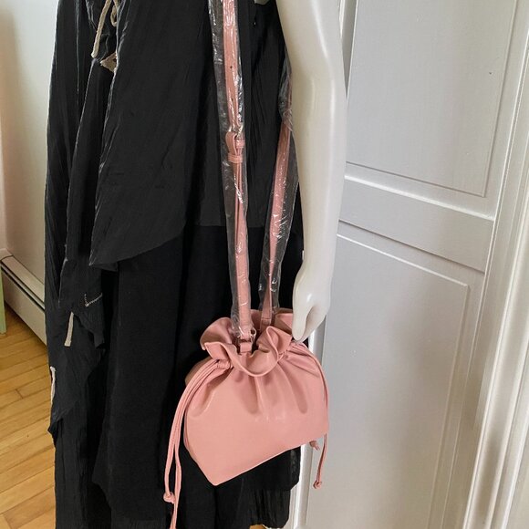 Women's sporty faux leather pink drawstring bag - Picture 2 of 6